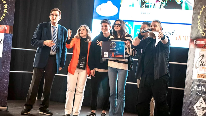 30 Cocktail Bar del Veneto brindano per festeggiare il successo sui social alla Cuzziol Experience 2024